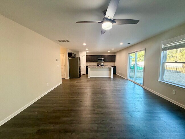 Foto del edificio - Heritage New Riverside Three Bedroom Home w. Fenced in Yard!