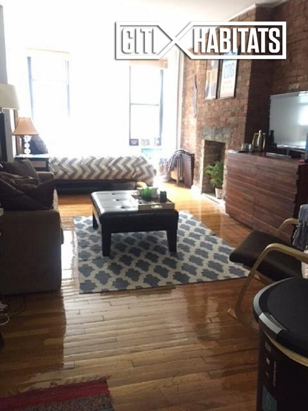 Foto principal - 330 E 11th St