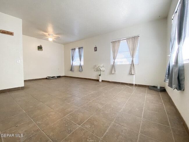 Building Photo - 4700 Maxwell Ave