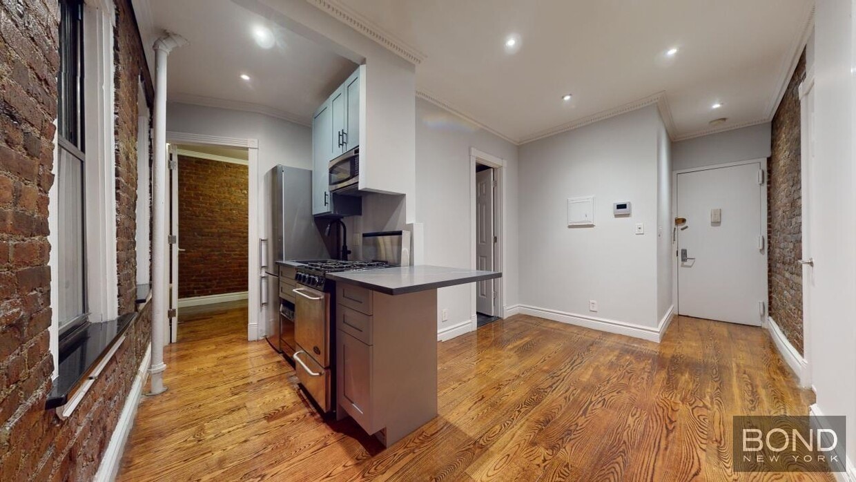 Primary Photo - 416 E 13th St
