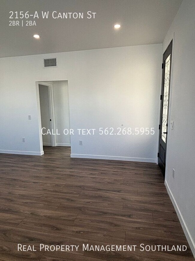 Building Photo - 2 bed/2 Bath Downstairs Apartment in Long ...