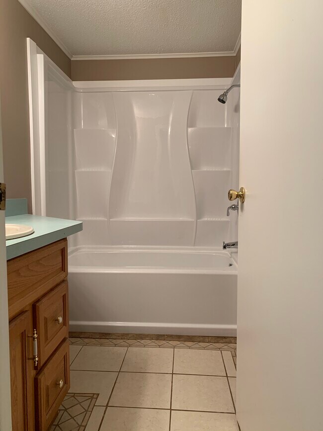 Baño - 210 Gibbons Ct