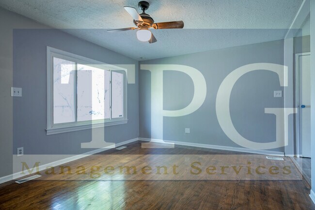 Building Photo - Renovated Home in Grandview, MO with Close...