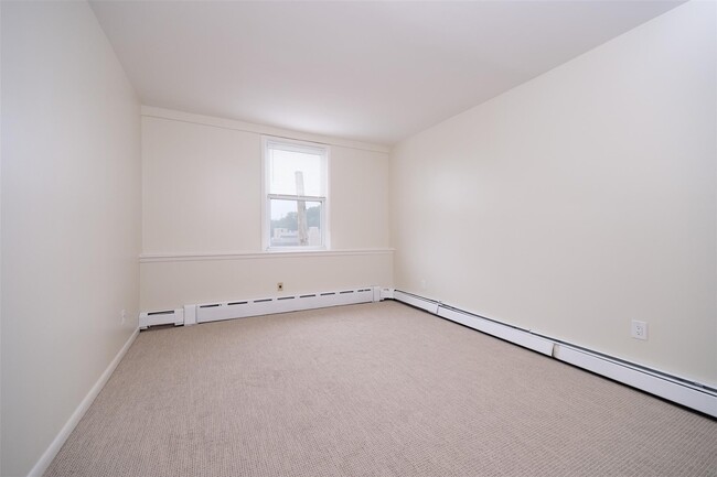 Building Photo - 115 Wolfs Ln