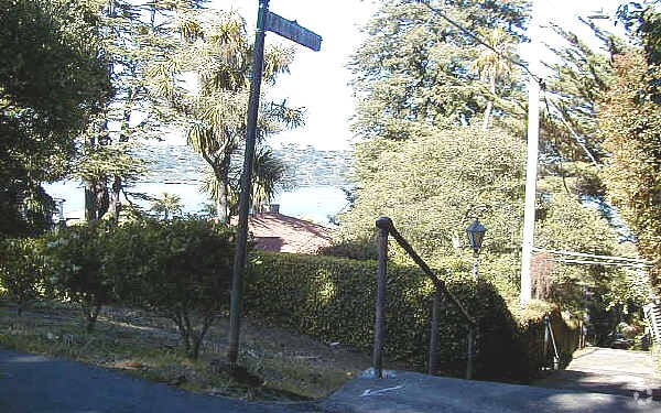 Foto del edificio - 30 Excelsior Ln