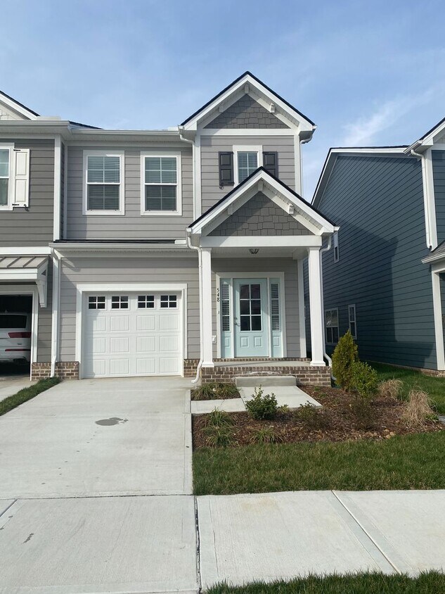 Primary Photo - Beautiful Townhome in Franklin, TN!