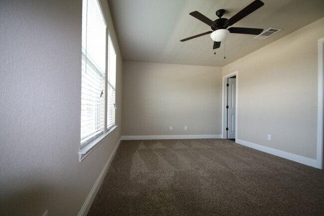 Foto del edificio - 1325-1329 White Sand Dr.