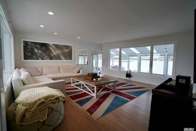 Foto del edificio - 560 Fishermans Beach Rd
