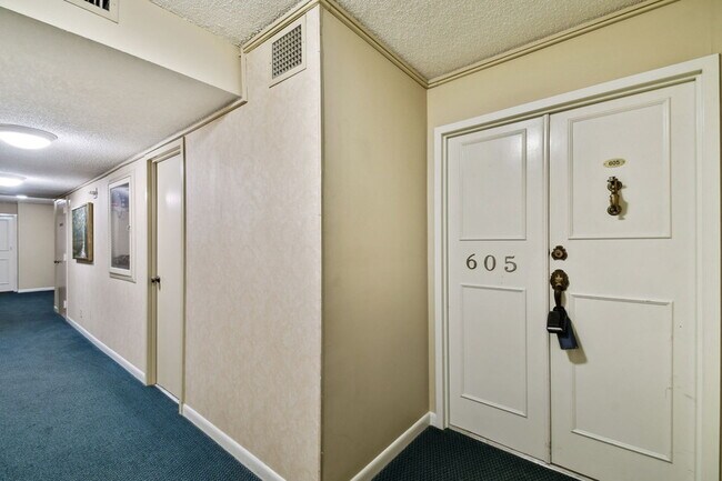 Building Photo - 2611 Bayshore Blvd