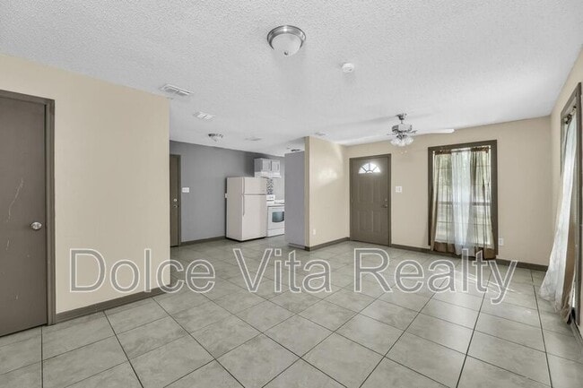 Building Photo - 440 W Siesta St