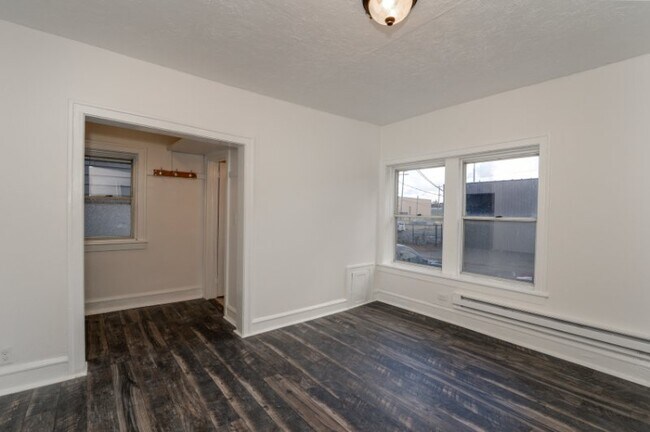 Foto del edificio - 8302 Lake Ave