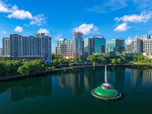 Foto del edificio - 322 E Central Blvd