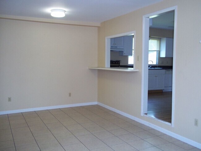 Foto del edificio - 3 br, 2 bath House - 949 E. 1st Street