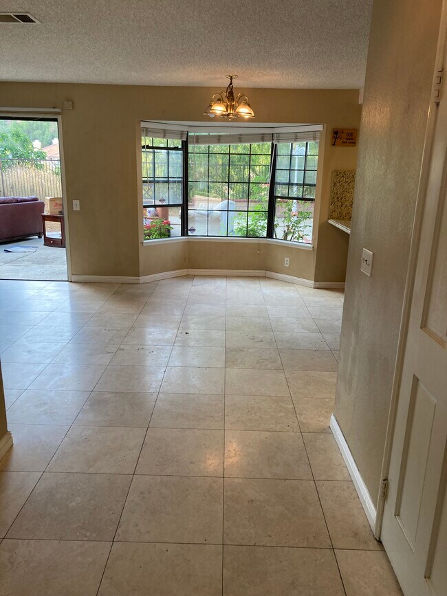 Building Photo - 20 Rancho Jurupa Pl