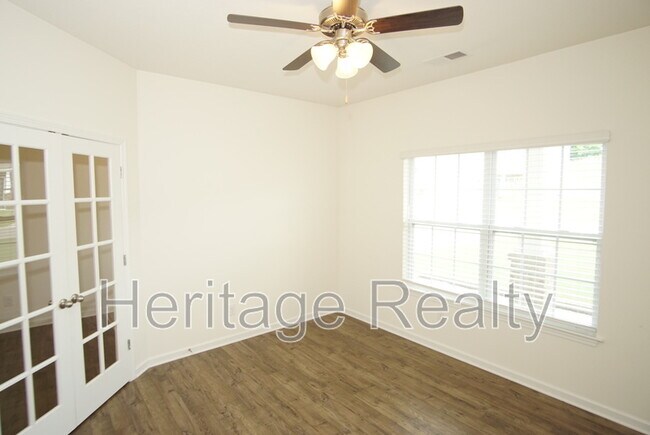 Foto del edificio - 1537 Sergeant Ln