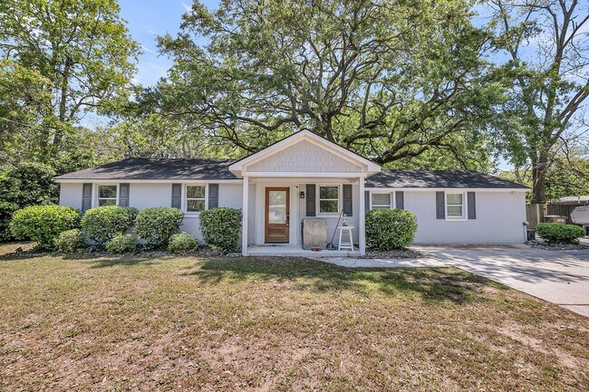 Foto del edificio - Peaceful Retreat Near Folly Beach and Down...