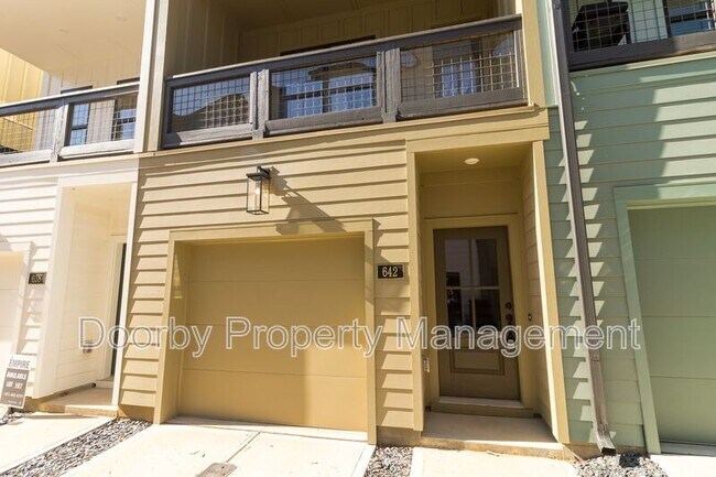 Foto del edificio - 642 Belletrace Cir