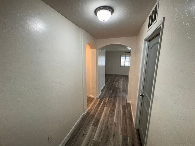 Foto del edificio - Lovely Home for rent in Hanford,Ca