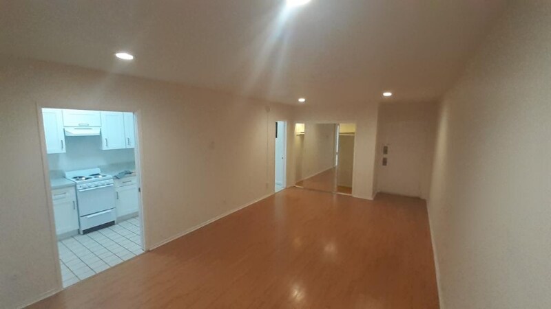 Foto principal - 5929 Laurel Canyon Blvd