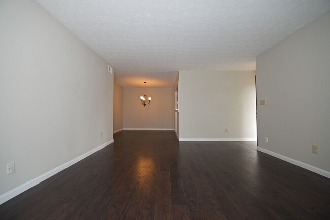 Foto del edificio - Renovated 2/1 Condo in Sandy Springs w/ Po...