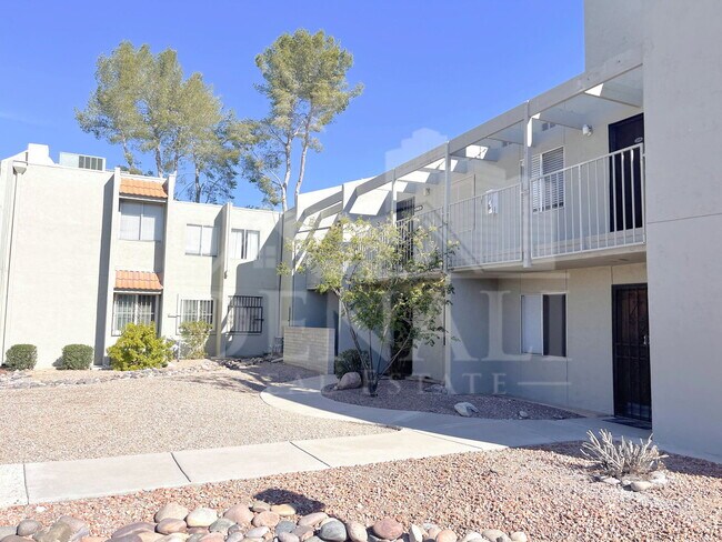 Foto del edificio - 822 S Langley Ave