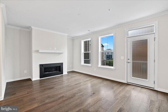 Building Photo - 45121 Kincora Dr