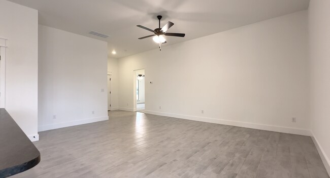 Foto del edificio - 3700 N Wiley Dr