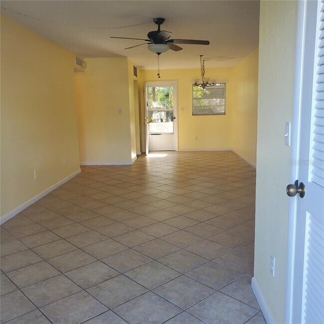 Foto del edificio - 4533 Marine Pkwy