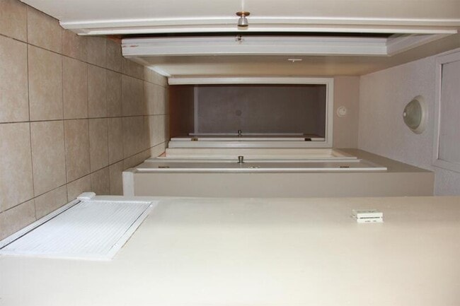 Building Photo - 604 Ruth Dr
