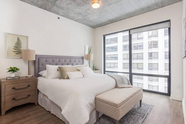 Building Photo - 403 E Ohio St