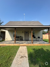 Building Photo - 1221 N Barton Ave