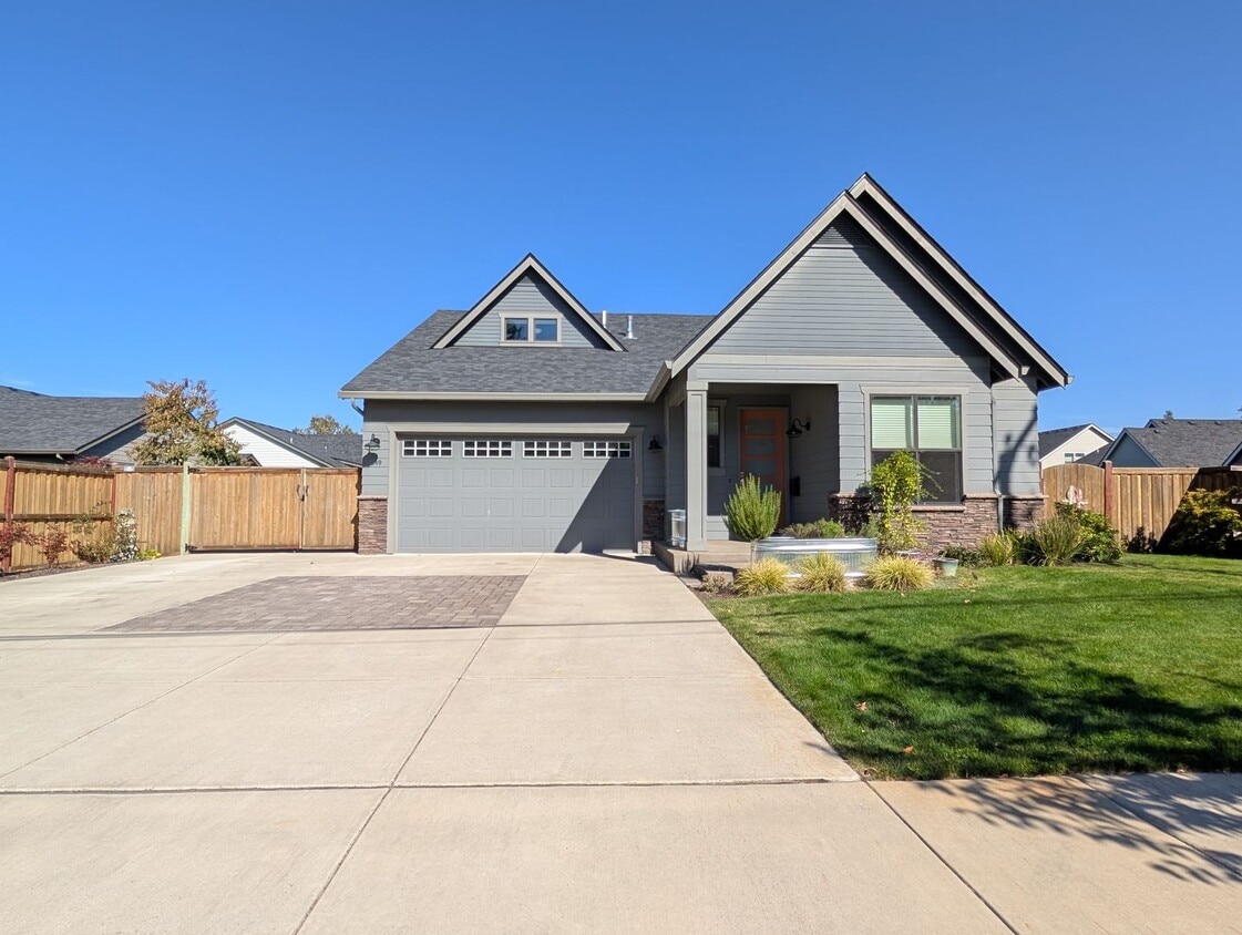 Primary Photo - Amazing Newer 4-Bedroom, 3-Bath Home with 2364sf!