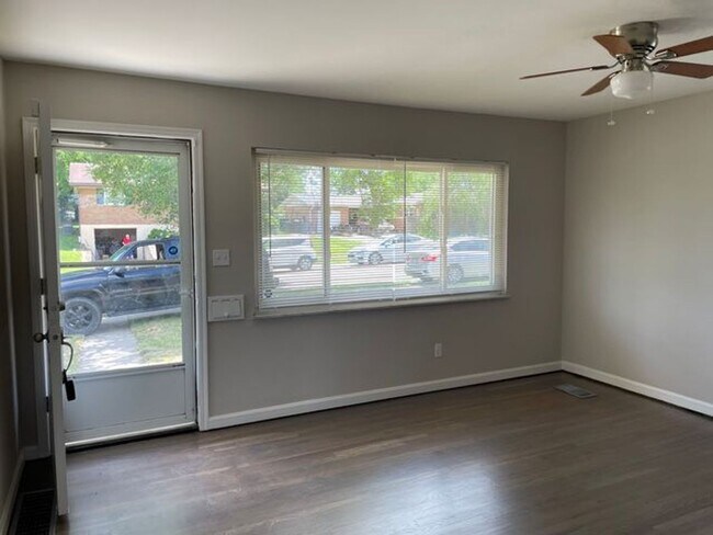 Foto del edificio - Amazing 3 bedroom 2 bathroom house availab...
