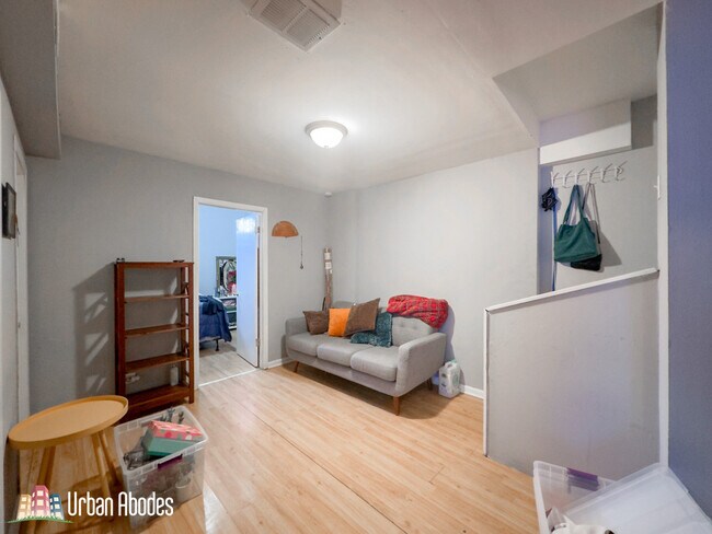 Foto del edificio - 2919 W McLean Ave