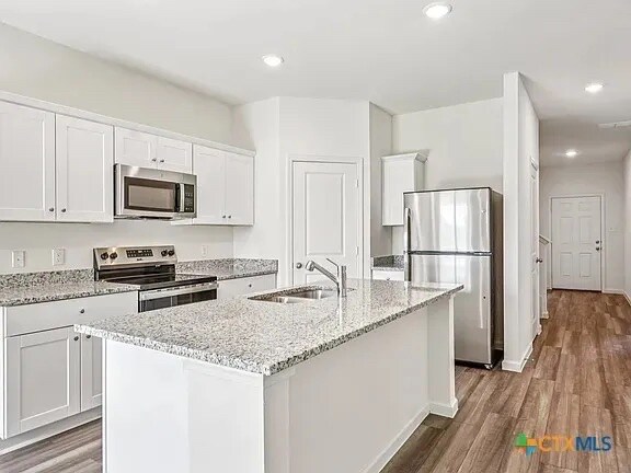Foto del edificio - Room in House on Mullen Wy