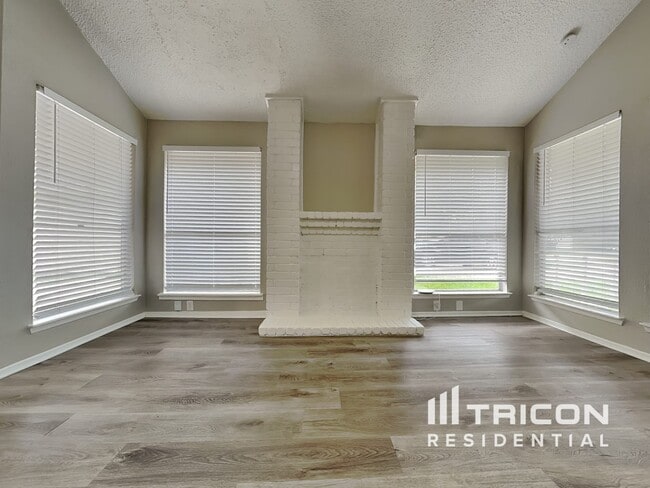 Building Photo - 23318 Pebworth Pl