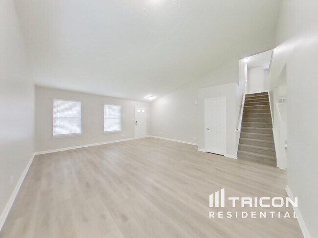 Building Photo - 1233 River Ridge Dr