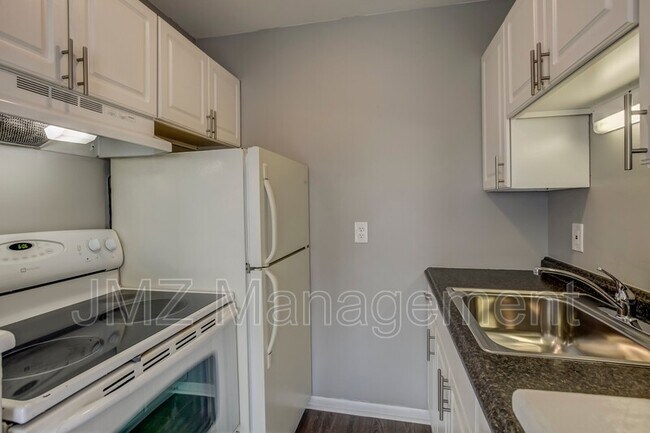 Foto del edificio - 3915 Devon Rd