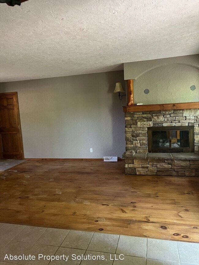 Building Photo - 4 br, 2.5 bath House - 1414 S 3rd Ave