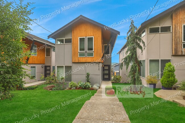 Foto del edificio - Immaculate and LARGE 4-Bedroom Home in Unb...