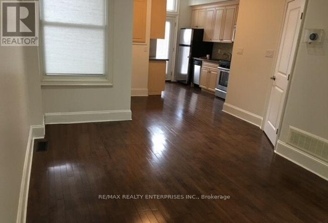 Building Photo - 371 Woodbine Ave