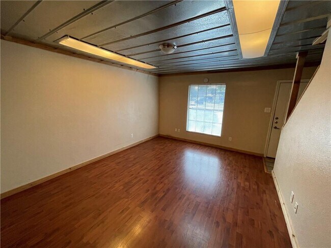 Building Photo - 5100 Bruning Ave
