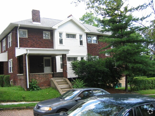 Building Photo - 2201 Pittock St