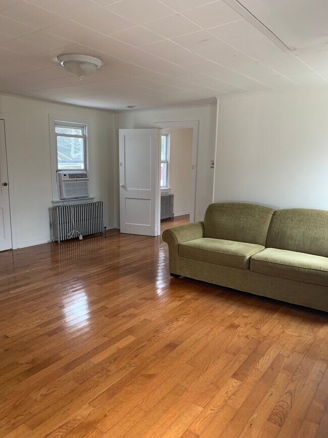 21 Oak Ave, Centereach, NY 11720 House Rental in Centereach, NY