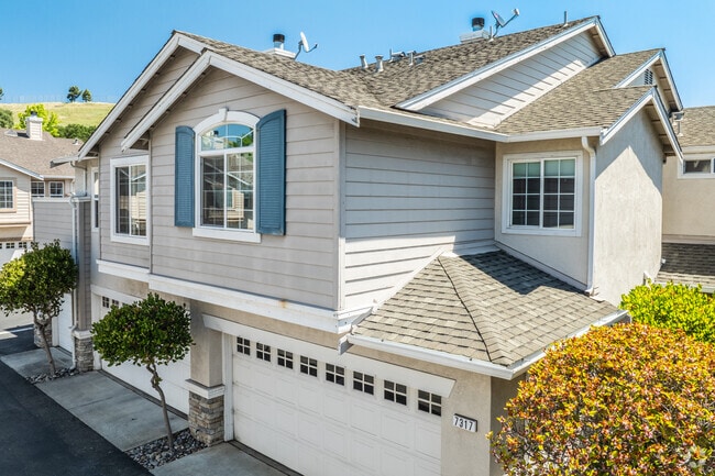 Building Photo - California Highlands