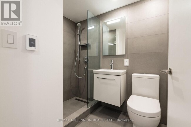 Building Photo - 800 Richmond St W