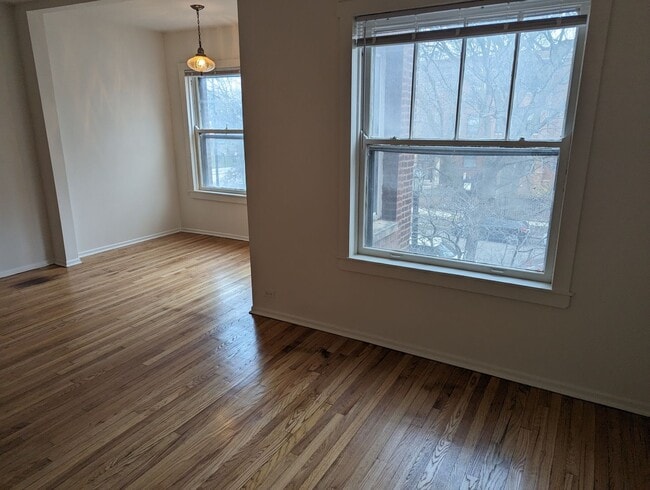 Foto del edificio - Updated Very Large 2 BR In Uptown