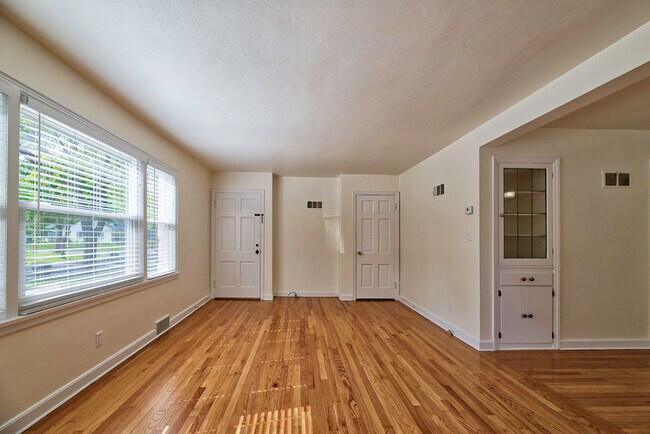 Living Room - 5062 N Bay Ridge Ave
