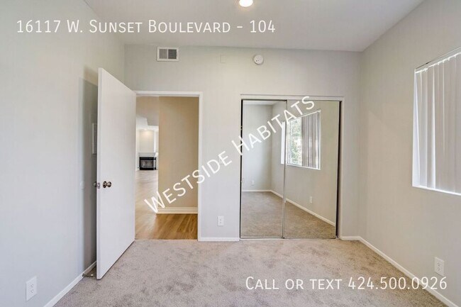 Foto del edificio - 16117 W Sunset Blvd