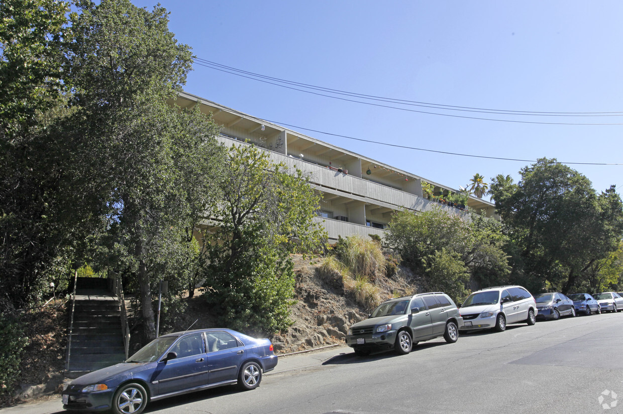 Building Photo - Broadway Plaza Apartments